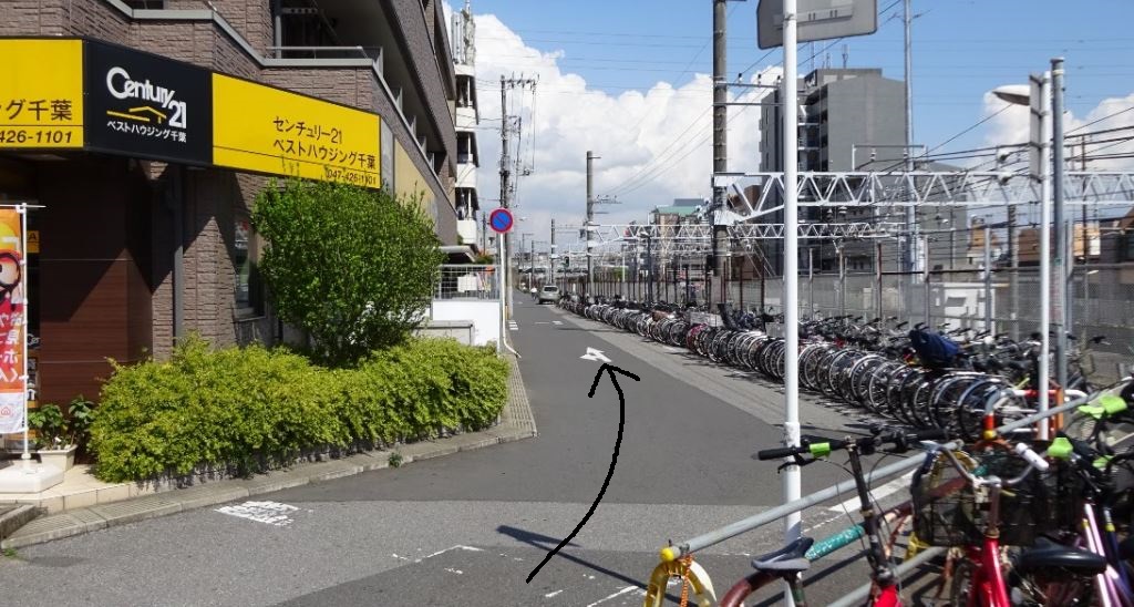 センチュリー２１横の道