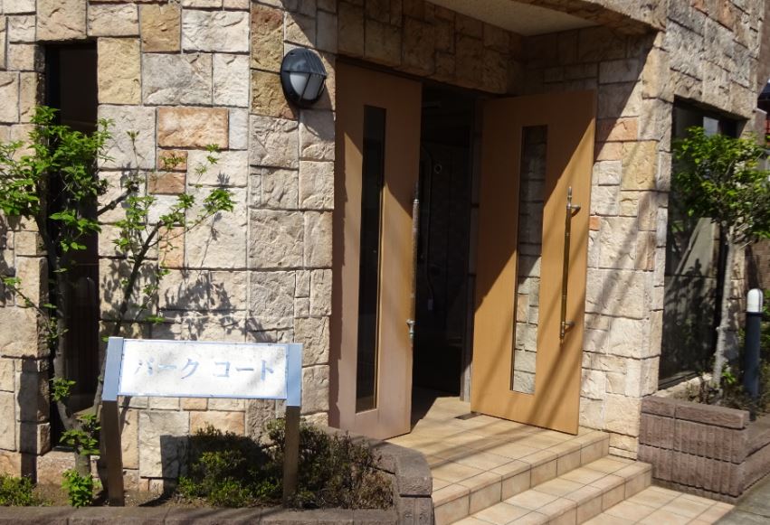 事務所建物玄関